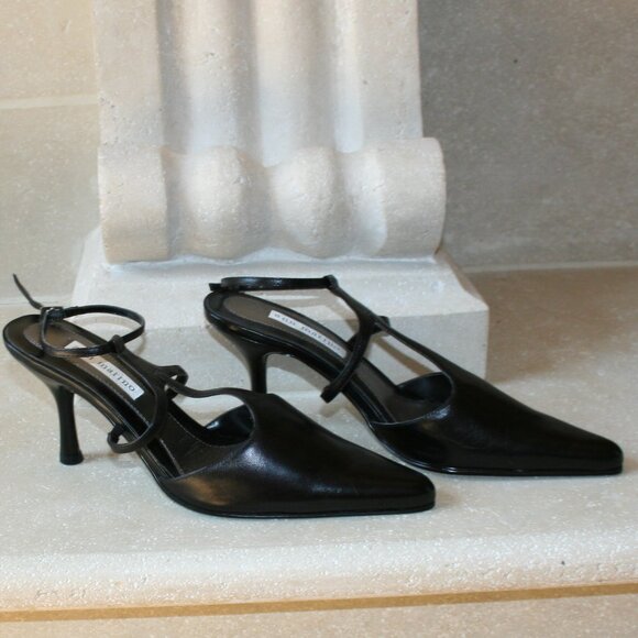 Black Leather Pump/ Closed Pointed Toe, Strapped Heels Size 8M - Picture 2 of 9